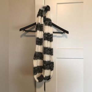 Knitted scarf
